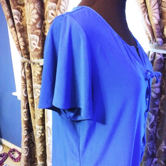 Tops - Picture 3 of 5